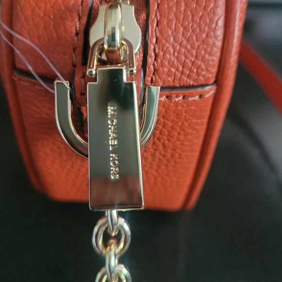 Michael Kors Jet Set Charm Bag ⭐️NWT!⭐️ Host Pick🤩 - Picture 5 of 7
